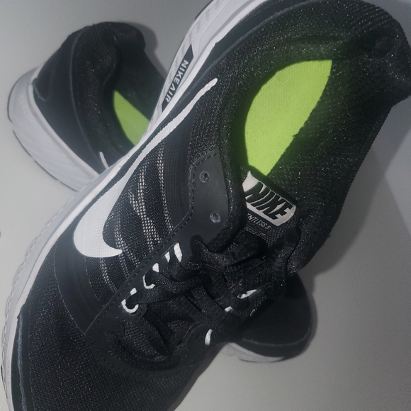 Nike WMNS AIR Relentless Athletic shoes - Picture 4 of 9